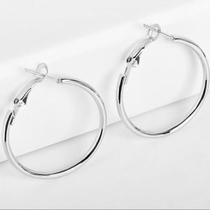 🥳 Silver hoop earrings
